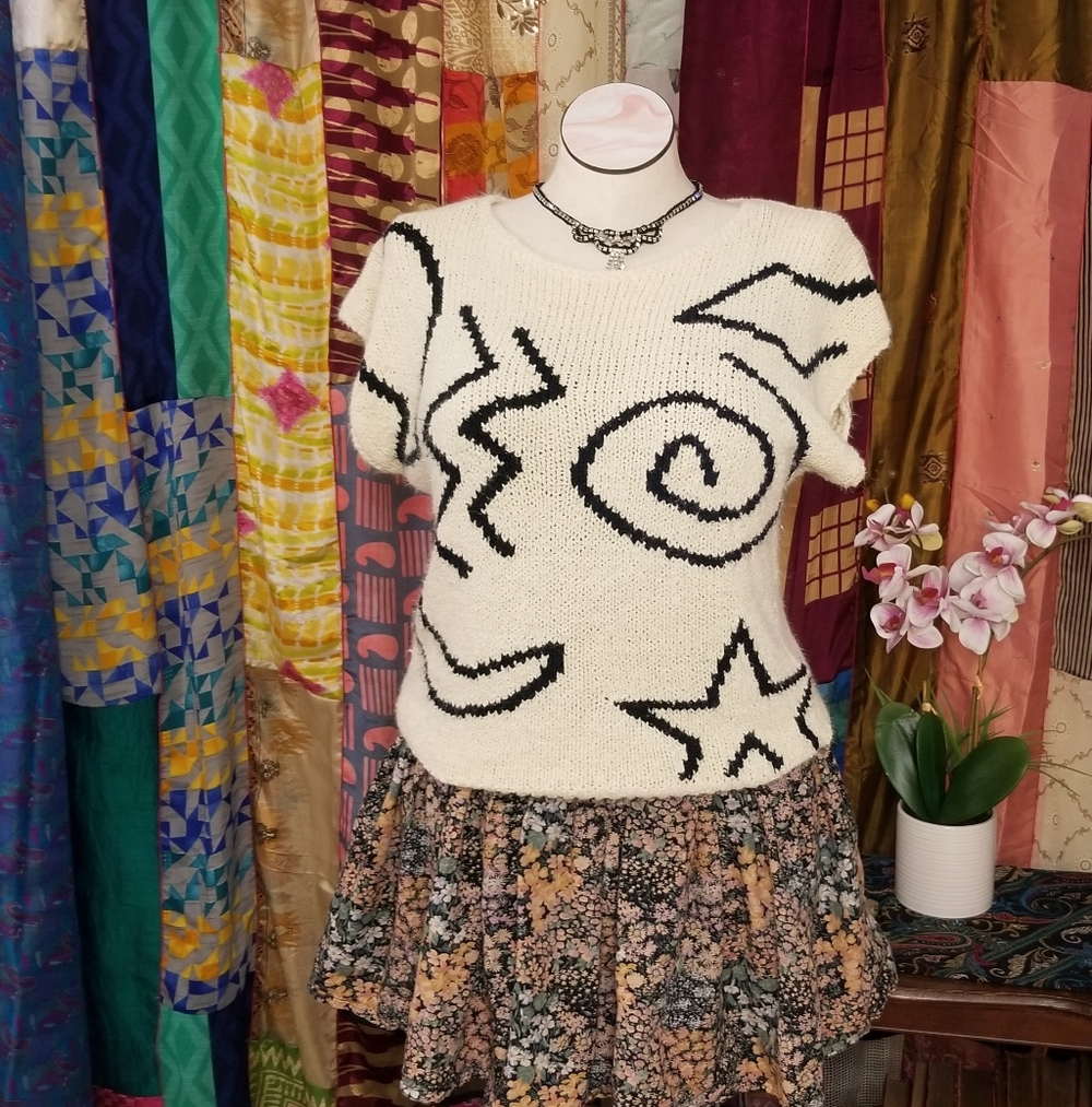 Vintage Worthington Short Sleeve Abstract Sweater - Medium